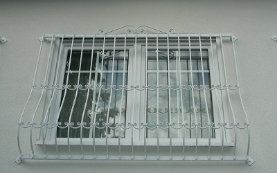 Wulf & Berger Büttelborn - Maßnahmen gegen Einbrecher - schmiedeeisernes Gitter vor dem Fenster